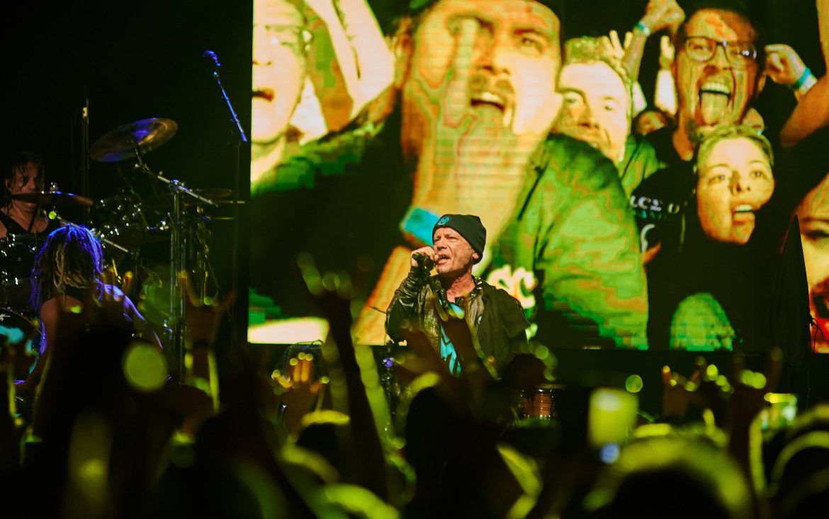 bruce-dickinson-faz-show-‘quente’-na-apresentacao-de-‘the-mandrake-project’-em-ribeirao-preto,-sp